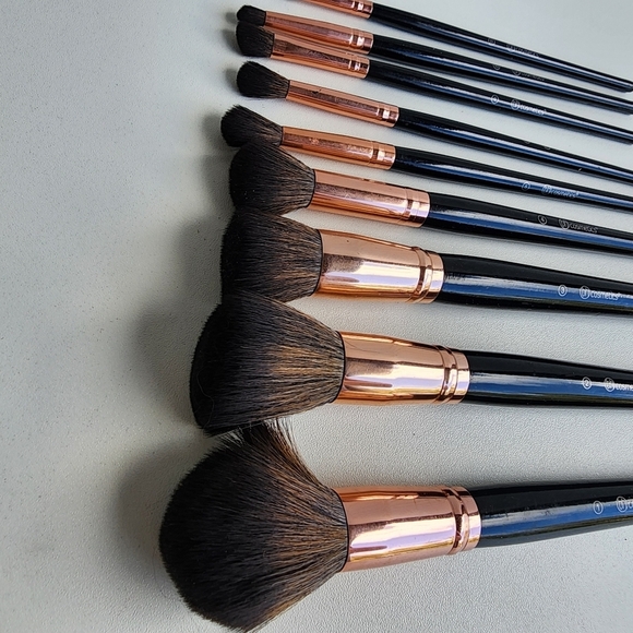 BH COSMETICS 9 Piece Holographic Black Makeup Brush Set Face Eyes - Picture 2 of 6